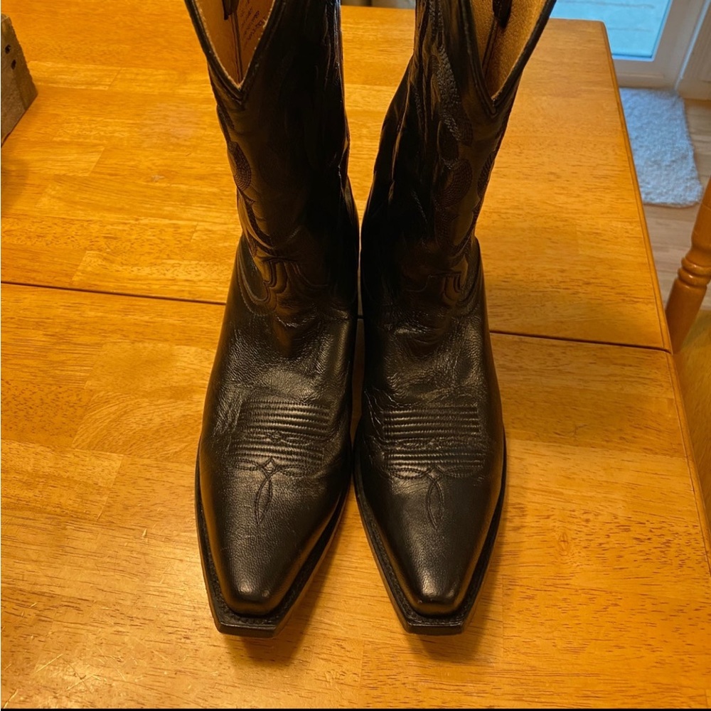 Black leather snipped toed boots